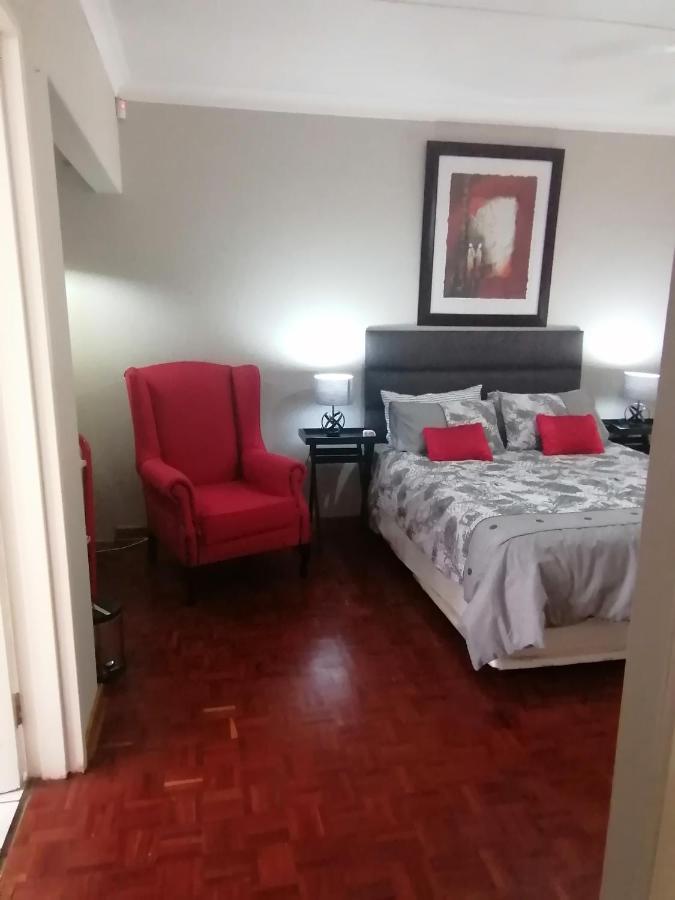 Joy On Joyce Hotel Албертън Екстериор снимка